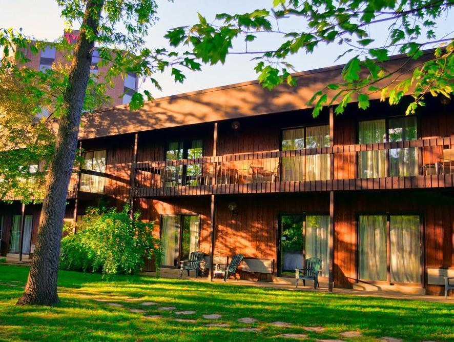 ןילקס-בארה The Woodlands Inn מראה חיצוני תמונה